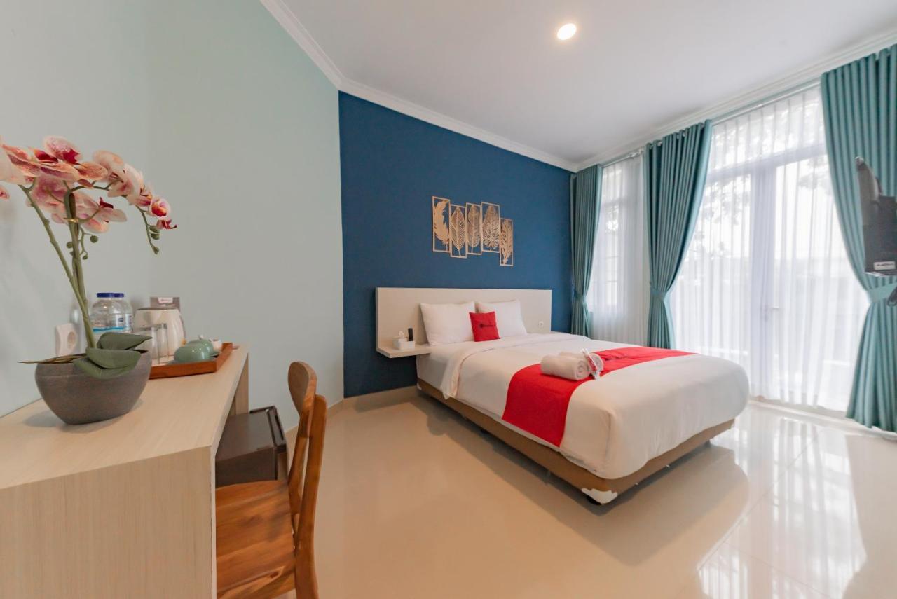 Reddoorz Plus Near Surapati Core Bandung Buitenkant foto