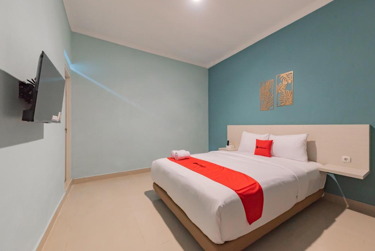 Reddoorz Plus Near Surapati Core Bandung Buitenkant foto